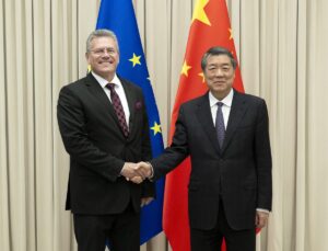 Çin Başbakan Yardımcısı He Lifeng, Beijing’de AB Komisyonu Üyesi Sefcovic ile görüştü