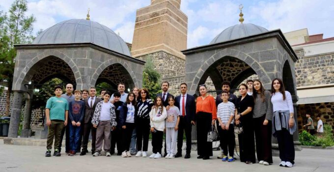 Cizre’de İstanbullu öğrencilere dengbej geleneği ve tarihi mekanlar tanıtıldı
