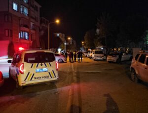 Çorum’da iki otomobil çarpıştı, minibüse çarpan araç kaldırıma çıktı, 4 yaralı var