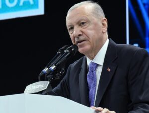 Cumhurbaşkanı Erdoğan: Durmak yok, dimdik ayaktayız