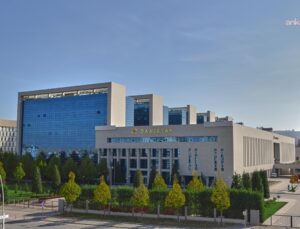 Danıştay, doktoralı diş hekimlerine uzmanlık belgesi kararının yürütmesini durdurdu