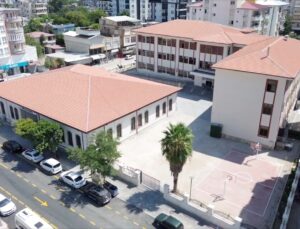 Depremde hasar gören 115 yıllık Yedi Ocak İlkokulu Osmaniye’de yeniden açıldı