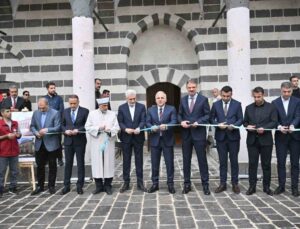 Diyarbakır ve Bingöl’deki 6 vakıf eseri törenle yeniden ibadete açıldı