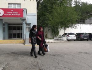 Edirne’de 77 yaşındaki Asiye Kaçar, Dünya Yaşlılar Günü’nde Salarlı köyüne götürüldü
