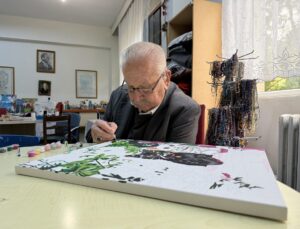 Edirne’de huzurevinde kalan Fetih Çakal, atölyede resim yeteneğini keşfetti
