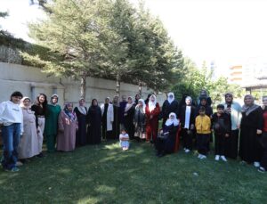 Erciş Kaymakamı Ahmed Çelik’in eşi Havva Çelik, şehit annelerini ağırladı