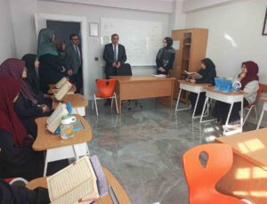 Erzincan İl Müftüsü Yazıcı, 73 öğrencili kız Kur’an kursunu ziyaret etti