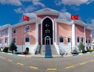 Erzurum’da 27 okulun bahçe duvarı ve çiti yenilendi, 7 okula nizamiye yapıldı