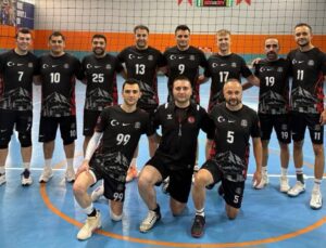 Erzurum’da 4. Kamu Spor Oyunları voleybolunda Emniyet Müdürlüğü takımı şampiyon oldu