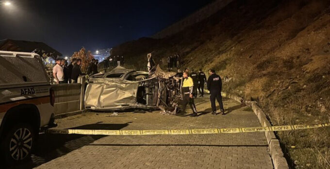 Erzurum’da hafif ticari araç devrildi: 2 ölü, 2 yaralı