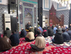 Eskişehir Sivrihisar’da Cuma sabah namazı buluşmasına yoğun ilgi gösterildi