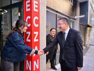 Eskişehir Valisi Erdinç Yılmaz, Demirciler Sokak’ta esnafla buluştu