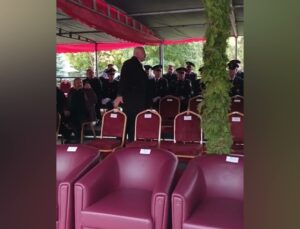 Eskişehir’de 29 Ekim töreninde şehit babasından protokole tepki: Hani baş tacıydık?