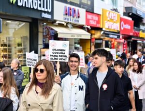 Eskişehir’de Dünya Yaşlılar Günü yürüyüşüne 210 çocuk, genç ve yaşlı katıldı