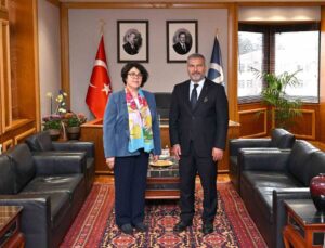 ESOGÜ Rektörü Gümüşsoy, Anadolu Üniversitesi Rektörü Adıgüzel’e iadeiziyaret yaptı.