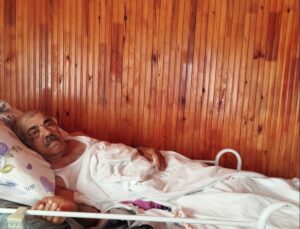 Felç kalan 67 yaşındaki yaşlı adam, Ayancık’ta köy yolu için çözüm bekliyor