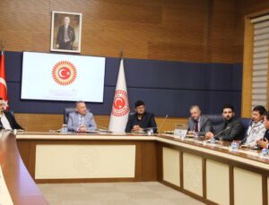 Fuat Oktay, Afgan öğrencilerle Meclis’te bir araya geldi