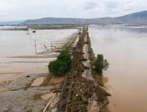 Girit’te selde 1 kişi öldü, adada kırmızı alarm pazar gününe kadar sürecek