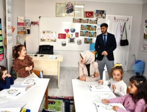 Gümüşhacıköy Kaymakamı Güneş, 4-6 Yaş Kur’an Kursu’nda çocuklarla buluştu