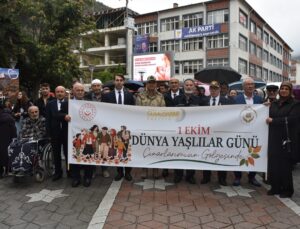 Gümüşhane’de 1 Ekim Dünya Yaşlılar Günü yürüyüşü Atatürk Parkı’nda sona erdi