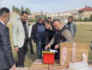 Hakkari Yüksekova’da 30 arıcıya yüzde 75 hibeli elektrikli çit dağıtıldı