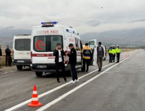 Hakkari Yüksekova’da öğrenci servisi devrildi, 12 öğrenci hafif yaralandı