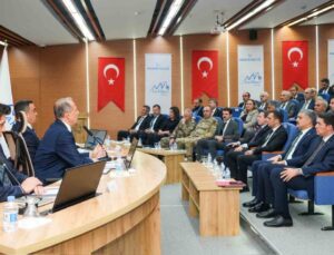 Hakkari’de 70,4 milyar TL’lik 260 projenin harcama oranları değerlendirildi
