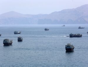 Hürmüz’de bir tanker daha mayına çarpıp alev aldı! İran: Uyarıları dinlemedi, yasak rotaya girdi