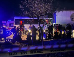 Isparta Keçiborlu’da midibüs TIR’a arkadan çarptı, 17 tarım işçisi yaralandı