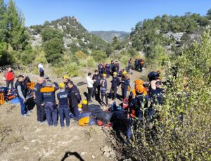 Isparta Sütçüler’deki Yazılı Kanyon’da mahsur 10 kişi için operasyon yeniden başladı