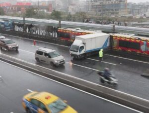 İstanbul E-5’te trafiği kilitleyen kaza