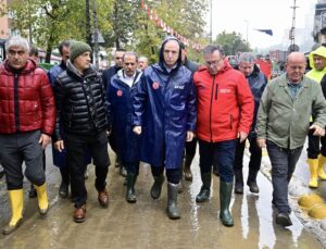 İstanbul Valisi Davut Gül, selde yaklaşık 2 bin 500 kişinin kurtarıldığını açıkladı