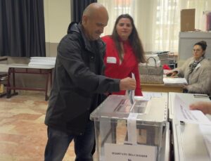 İstanbul’da 22 sandıkta Bulgaristan Cumhurbaşkanlığı seçimi için çifte vatandaşlar oy veriyor