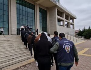 İstanbul’da yasa dışı bahis içerikli mesaj atanlara operasyon: 24 gözaltı