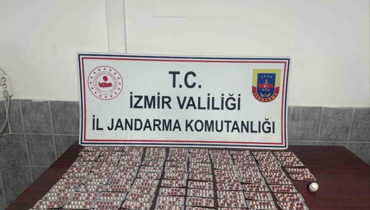 İzmir Kınık’ta araçta bin 456 uyuşturucu hap ele geçirildi, 3 kişi gözaltına alındı