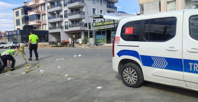 İzmir Ödemiş’te hafif ticari aracın çarptığı yaya ağır yaralandı