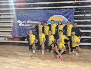 İzmir Valiliği erkek voleybol takımı Kamu Spor Oyunları’nda 3-0 kazanıp şampiyon oldu