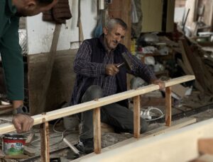 İznik’te zeytin hasadı öncesi ahşap merdiven talebi yüksek rekolte beklentisiyle arttı