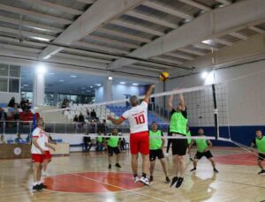 Kamu personeli, Kayseri’de 4. Kamu Spor Oyunları’nda voleybol ve futsalda buluştu