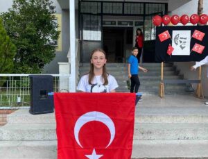 Karadeniz Ereğli’de Cumhuriyet’in 103. yılı ortaokulda törenle kutlandı