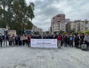 Karaman’da huzurevi sakinleri ve öğrenciler yaşlılar için farkındalık yürüyüşü yaptı