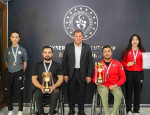 Kayserili Hale Derya Eroğlu, Mersin’de Türkiye rekorunu yenileyerek şampiyon oldu