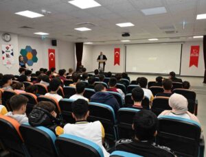 Kilis İl Emniyet Müdürü Bağrıaçık, lise öğrencilerini dijital tehditlere karşı uyardı