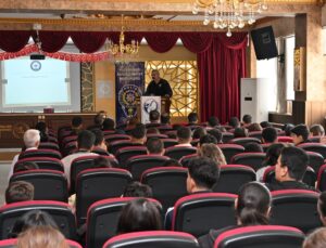 Kilis İl Emniyet Müdürü, öğrencileri zararlı Telegram gruplarına karşı uyardı
