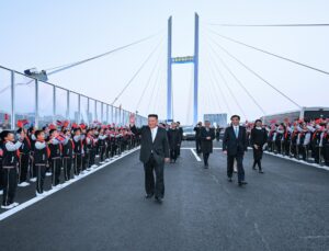 Kim Jong-un, Çin’in Dandong kentini Wang Huning’in eşliğinde ziyaret etti