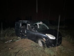 Kırıkkale’de levhalara çarpan araç araziye düştü, 1 kişi öldü, 4 kişi yaralandı