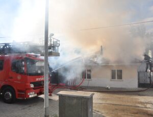Kırklareli Lüleburgaz’da müstakil evde çıkan yangın söndürüldü, ev kullanılamaz oldu