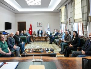 Kırklareli Valisi Turan, Kıbrıs gazisi ve dernek yöneticilerini makamında kabul etti