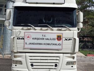 Kırşehir-Kayseri kara yolunda durdurulan tırın motor numarası başka araca ait çıktı