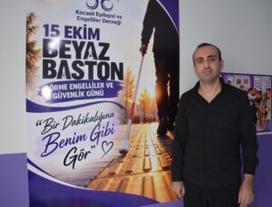 Kocaeli Darıca’da katılımcılar görme engelliler için 1 dakika bastonla yürüdü